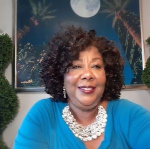 Meet your Posher, Joyce